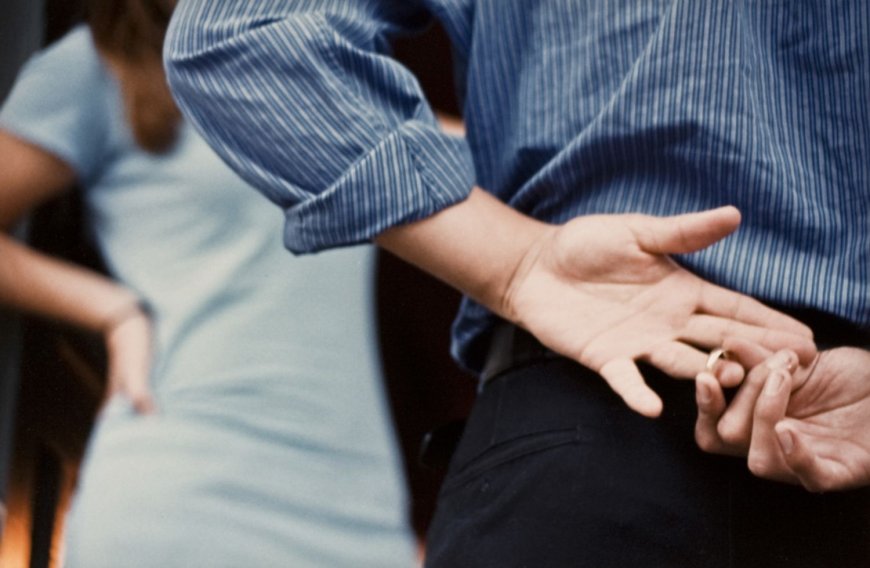 गर्भवती महिला की दुनिया तबाह… पति का अपनी ही सास के साथ 22 साल से अफेयर, सच सामने आते ही परिवार में मचा हड़कंप