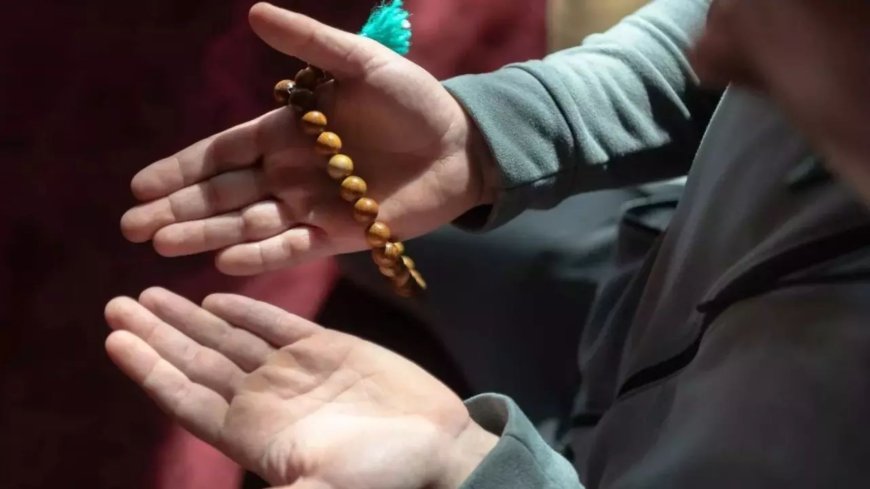 अयोध्या में अलविदा की नमाज़ के बीच शोक का माहौल, सादगी से मनाई जाएगी ईद