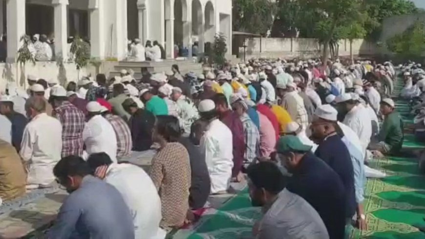 फतेहपुर के मंगी मकबरा ईदगाह में कड़ी सुरक्षा के बीच अदा हुई ईद की नमाज