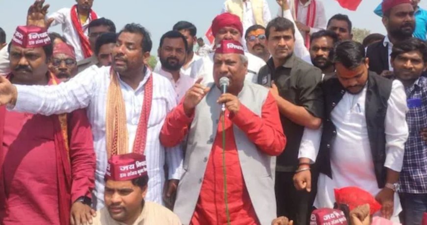 हाईवे पर धरने पर बैठे मंत्री संजय निषाद… श्रृंगवेरपुर धाम में मस्जिद हटाने की मांग से मचा हंगामा