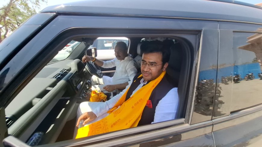 रामनवमी से पहले अयोध्या पहुंचे तेजस्वी सूर्या, रामलला के दर्शन कर बोले ‘देश की एकता का आधार हैं राम’