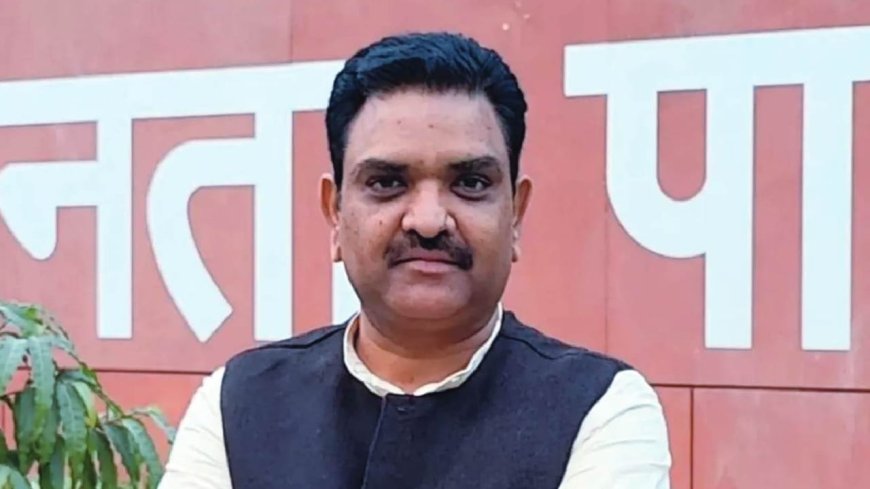 इंतजार करते रह गए मंत्री असीम अरुण, DM की देरी पर कार्यक्रम छोड़कर निकले, अब लिखा सख्त पत्र