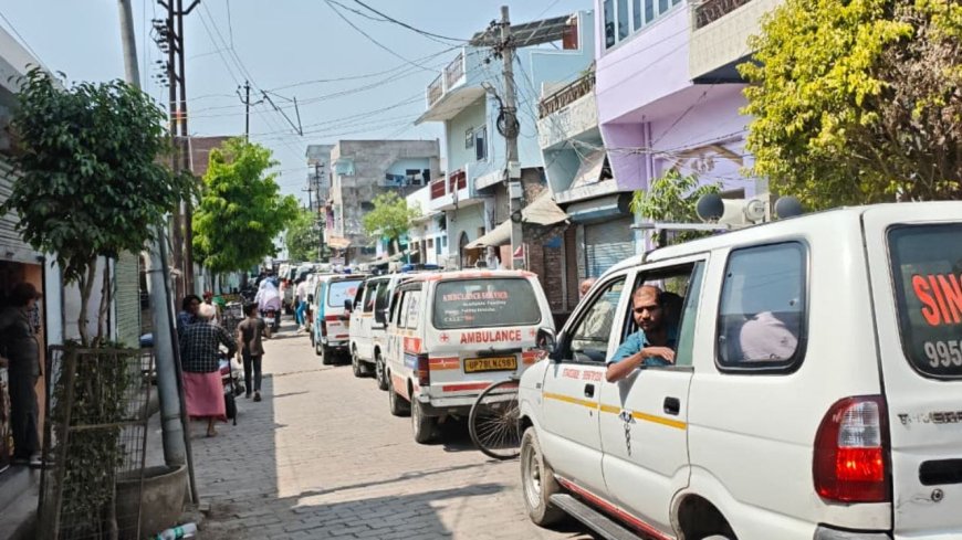 उन्नाव में अनोखी अंतिम यात्रा, 16 एंबुलेंस के साथ निकला शव