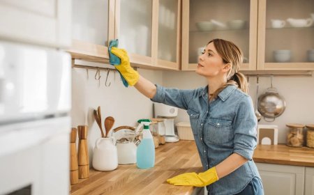 किचन की जिद्दी गंदगी से छुटकारा पाना हुआ आसान, अपनाएं ये घरेलू हैक्स