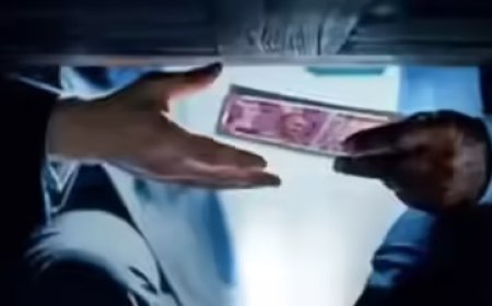 प्रतापगढ़ में घूसखोरी का भंडाफोड़—50 हजार लेते रंगे हाथ पकड़े गए BPM अमित मिश्रा