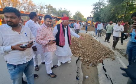 अयोध्या में सड़क धंसने पर सियासत तेज, सपा सांसद ने लगाए भ्रष्टाचार के आरोप