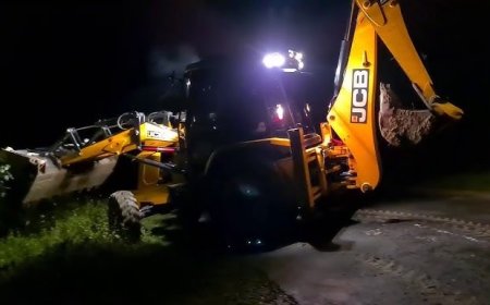 कौशाम्बी में आधी रात जेसीबी से सड़क और दीवार तोड़ी, भाजपा नेता के पति पर गंभीर आरोप