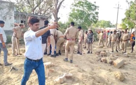 अमेठी में आंबेडकर प्रतिमा विवाद पर बवाल, पथराव और लाठीचार्ज से बिगड़े हालात