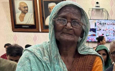 बेटी बहुत मारती है साहब…  DM के पास पहुंची 76 साल की बुजुर्ग महिला, जानें पूरा मामला