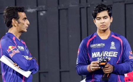 मैच के दौरान मोबाइल इस्तेमाल पर बवाल, BCCI ने राजस्थान रॉयल्स मैनेजर को भेजा नोटिस