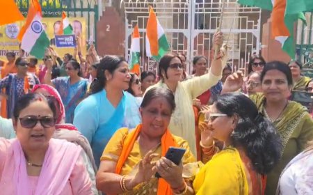 लखनऊ में नारी शक्ति वंदन कार्यक्रम के तहत भव्य बाइक रैली, महिलाओं में दिखा जबरदस्त उत्साह