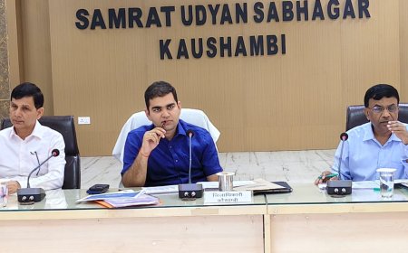 कौशांबी में स्वास्थ्य सेवाओं की समीक्षा, लापरवाही पर सख्त कार्रवाई के निर्देश