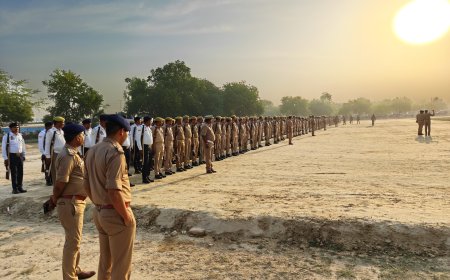 कौशांबी में एसपी सत्यनारायण प्रजापत ने ली शुक्रवार परेड की सलामी, व्यवस्थाओं का किया निरीक्षण