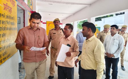 कौशांबी में जिलाधिकारी डॉ. अमित पाल ने विद्यालय का किया निरीक्षण, शिक्षा की गुणवत्ता सुधारने के दिए निर्देश