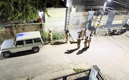 लखनऊ में सपा नेता माता प्रसाद पांडेय हाउस अरेस्ट, नोएडा दौरे से पहले पुलिस ने रोका