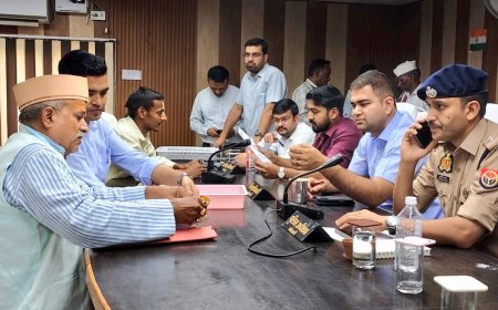 कौशांबी में समाधान दिवस: डीएम और एसपी ने सुनी जनशिकायतें, समयबद्ध निस्तारण के दिए निर्देश