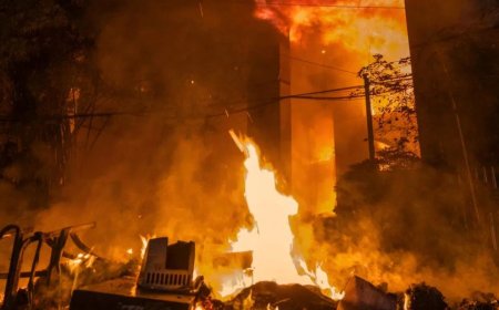 गैस सिलेंडर लीक से लगी भीषण आग, पिता को बचाने में बेटी की भी दर्दनाक मौत