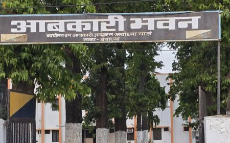 फैजाबाद डिस्टलरी की जमीन पर बने मकानों पर संकट, लिक्विडेशन टीम ने लिया कब्जा