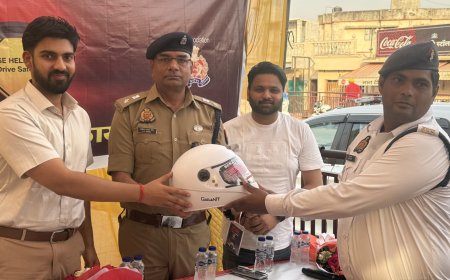 अयोध्या में सड़क सुरक्षा जागरूकता कार्यक्रम, पुलिस और गैलेंट ग्रुप ने मिलकर बांटे हेलमेट