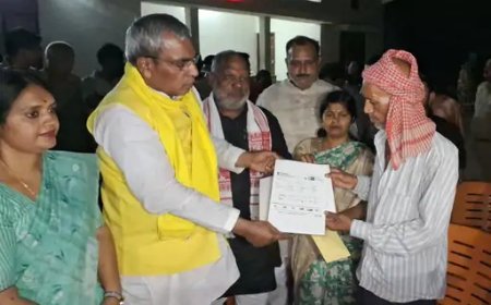 गाजीपुर में युवती की मौत के बाद सियासत तेज, मंत्री ओपी राजभर ने परिवार से की मुलाकात