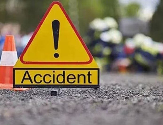 अमेठी में दो सड़क हादसे: महिला समेत दो घायल, सिर में चोट के बाद जिला अस्पताल रेफर