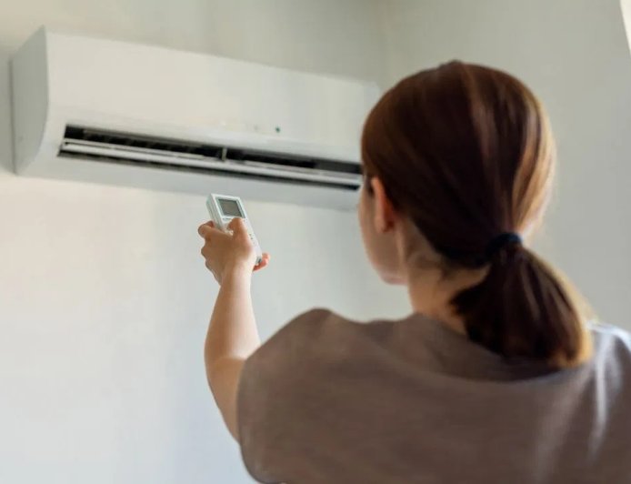 क्या AC में ज्यादा बैठने से बढ़ता है वजन? जानिए एक्सपर्ट की राय और सच