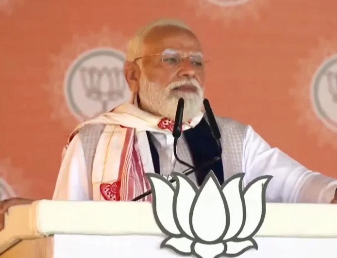 पीएम मोदी ने असम में कांग्रेस पर साधा निशाना, कहा- सेना पर किया विश्वासघात