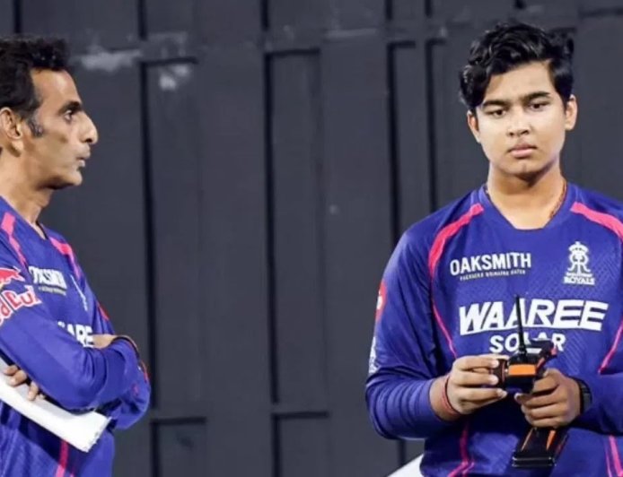 मैच के दौरान मोबाइल इस्तेमाल पर बवाल, BCCI ने राजस्थान रॉयल्स मैनेजर को भेजा नोटिस