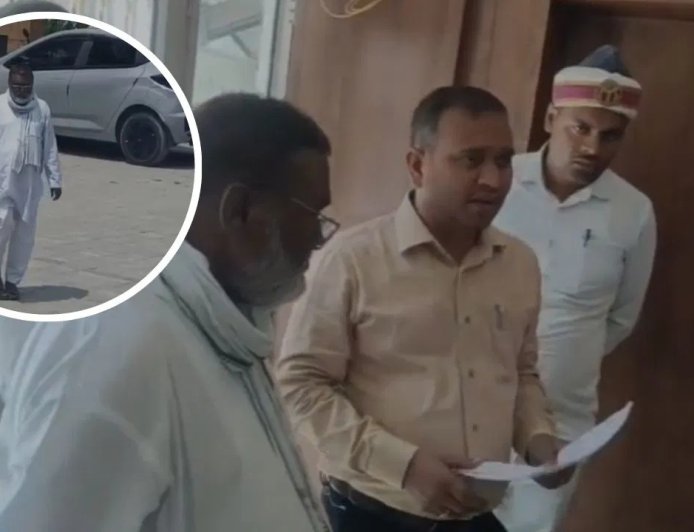 जिंदा शख्स को 14 साल से सरकारी रिकॉर्ड में दिखाया गया मृत, पेंशन ले रहा है फिर भी लड़ा रहा पहचान की जंग