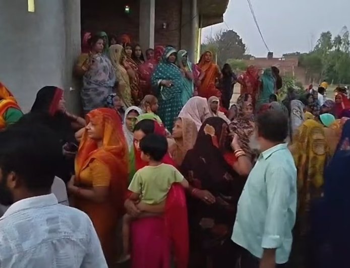 कौशांबी में महिला की बेरहमी से हत्या, घर के अंदर मिला खून से सना शव