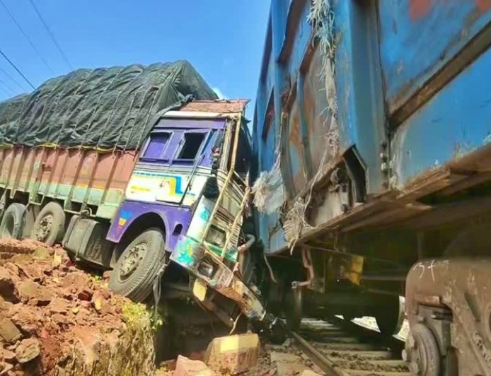 रेलवे ट्रैक पर दर्दनाक हादसा ट्रेन की टक्कर से युवक की मौत, परिवार में छाया मातम