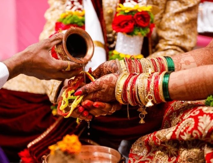 दुल्हन के ज्वैलरी के लिए दुल्हे ने किया अपने बुआ का कत्ल, रिश्तेदारों को भी किया लहूलुहान, शादी का मंडप बन गया शमशान