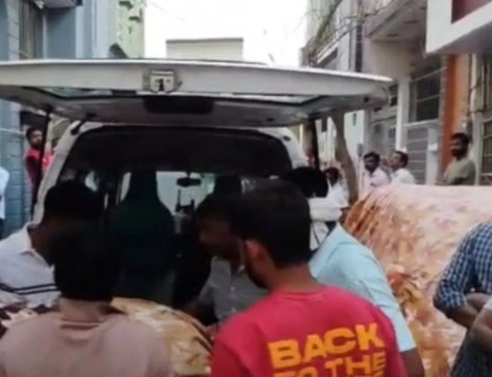 बरेली में दिनदहाड़े फौजी की पत्नी की घर में गला घोंटकर हत्या… CCTV में कैद संदिग्ध, आरोपी फरार