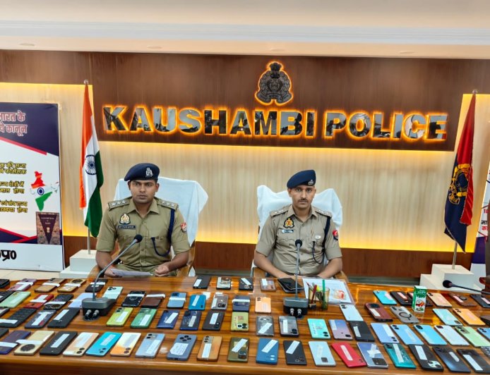 कौशांबी पुलिस की बड़ी कामयाबी: 22 लाख के 92 मोबाइल बरामद, मालिकों को लौटाई मुस्कान
