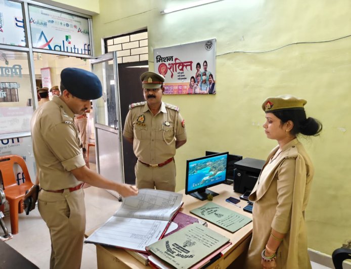 कौशांबी में एसपी का औचक निरीक्षण, मंझनपुर थाने की व्यवस्थाओं पर दिए सख्त निर्देश