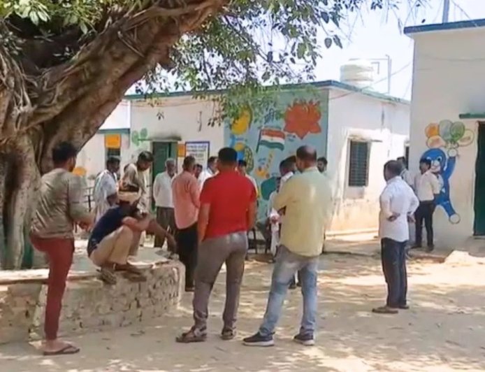 स्कूल नहीं जाएंगे वरना सर मारेंगे… 150 बच्चों ने एक साथ की स्कूल जाने से किया मना, जांच के लिए टीम गठित