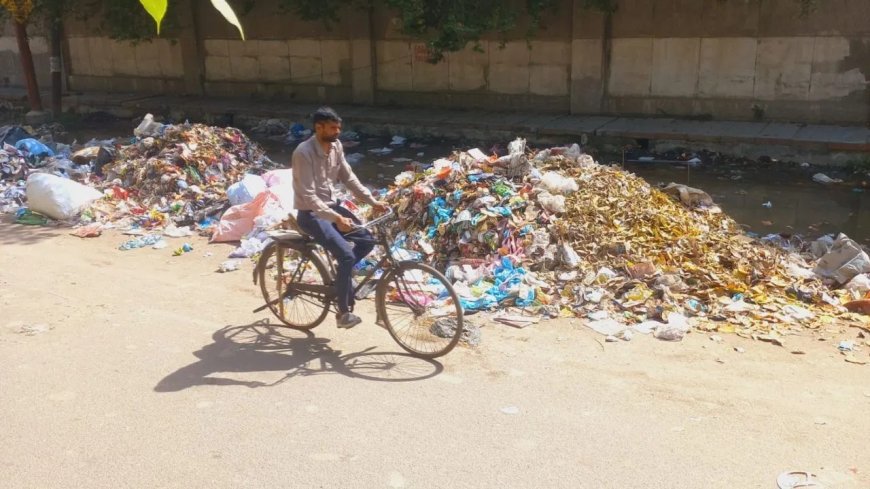 स्मार्ट सिटी नोएडा बना गंदगी का ढेर… 157 कूड़ा गाड़ियां नहीं चलीं, ना ही उठा लाखों घरों का कचरा