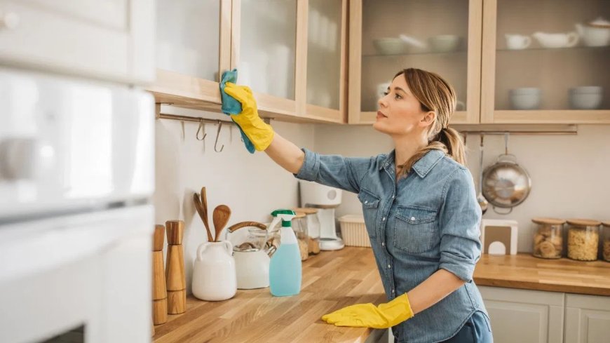 किचन की जिद्दी गंदगी से छुटकारा पाना हुआ आसान, अपनाएं ये घरेलू हैक्स