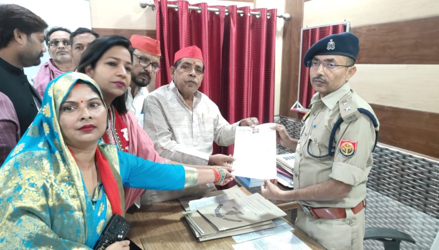 अखिलेश यादव के खिलाफ पोस्टरों पर सपा का अल्टीमेटम, कार्रवाई न होने पर बड़े धरने की चेतावनी