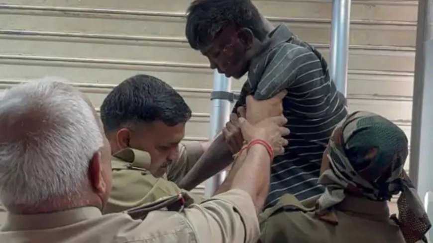 क्लिनिक में चोरी के इरादे से घुसा चोर, लेकिन शटर में फंस गई गर्दन… फिर सुबह वहीं हुआ इलाज