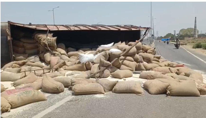 कौशांबी में बड़ा सड़क हादसा, हाईवे पर ट्रक पलटा, चालक और खलासी गंभीर घायल