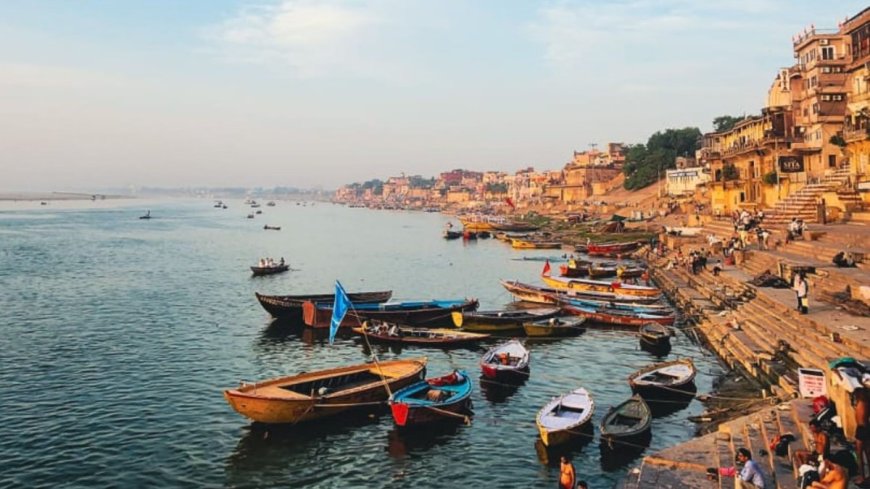 वाराणसी में गंगा घाटों पर सख्ती… नियमों की अनदेखी पर 12 नाव सीज, 9 लोगों पर FIR से मचा हड़कंप