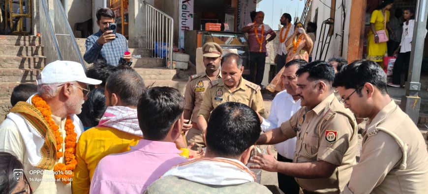 भीषण गर्मी में श्रद्धालुओं को राहत, हनुमानगढ़ी पर पुलिस और स्वास्थ्य विभाग ने शुरू किया ORS वितरण अभियान