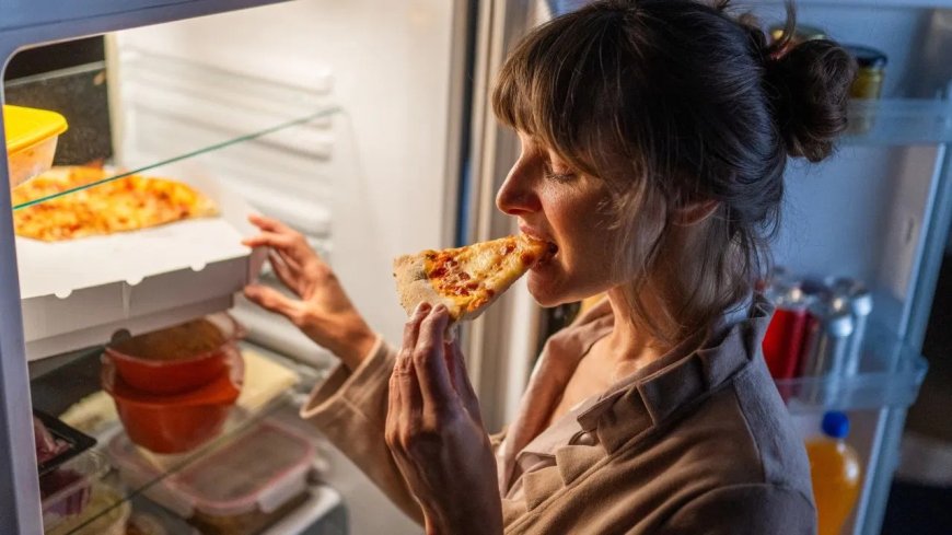 रात में बार-बार लगती है भूख? जानिए इसके कारण और बचाव के आसान तरीके