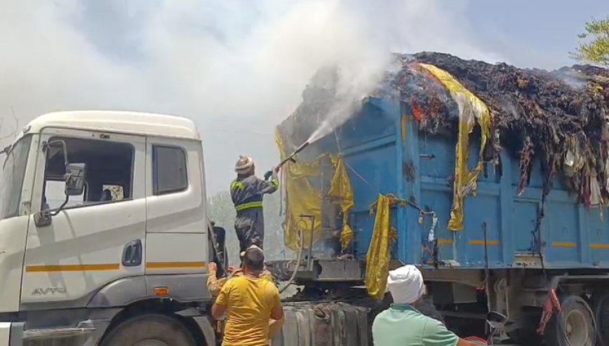 कौशांबी में चलते डंपर में लगी भीषण आग, चालक ने कूदकर बचाई जान