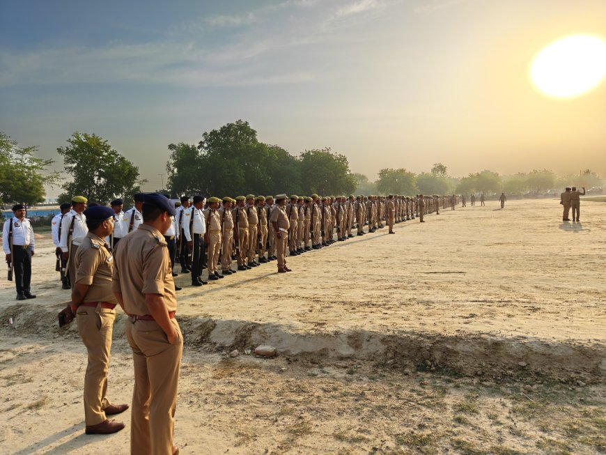 कौशांबी में एसपी सत्यनारायण प्रजापत ने ली शुक्रवार परेड की सलामी, व्यवस्थाओं का किया निरीक्षण