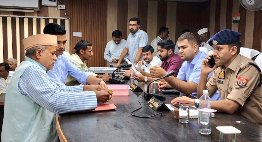 कौशांबी में समाधान दिवस: डीएम और एसपी ने सुनी जनशिकायतें, समयबद्ध निस्तारण के दिए निर्देश