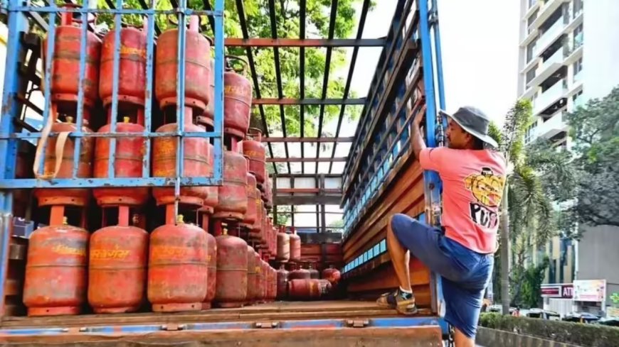 गैस सिलेंडर की कमी से जूझ रहे स्कूल, भेटुआ के दो विद्यालयों में चूल्हे पर बन रहा मिड डे मील