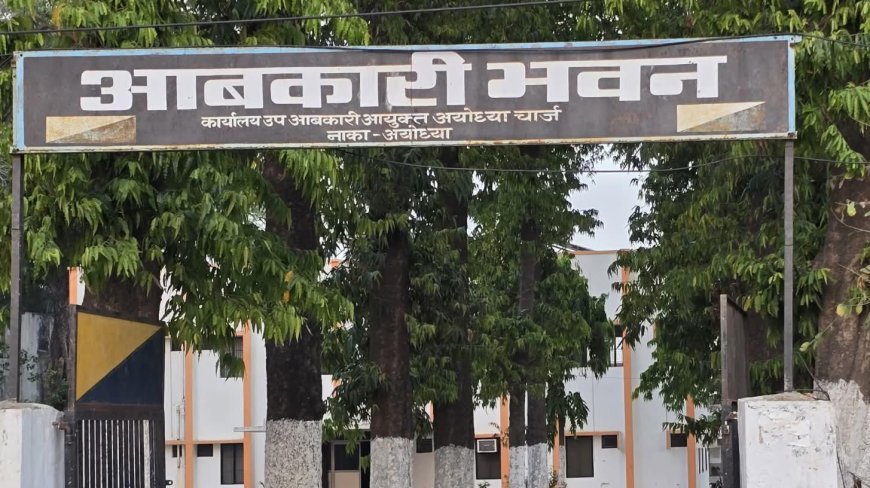 फैजाबाद डिस्टलरी की जमीन पर बने मकानों पर संकट, लिक्विडेशन टीम ने लिया कब्जा