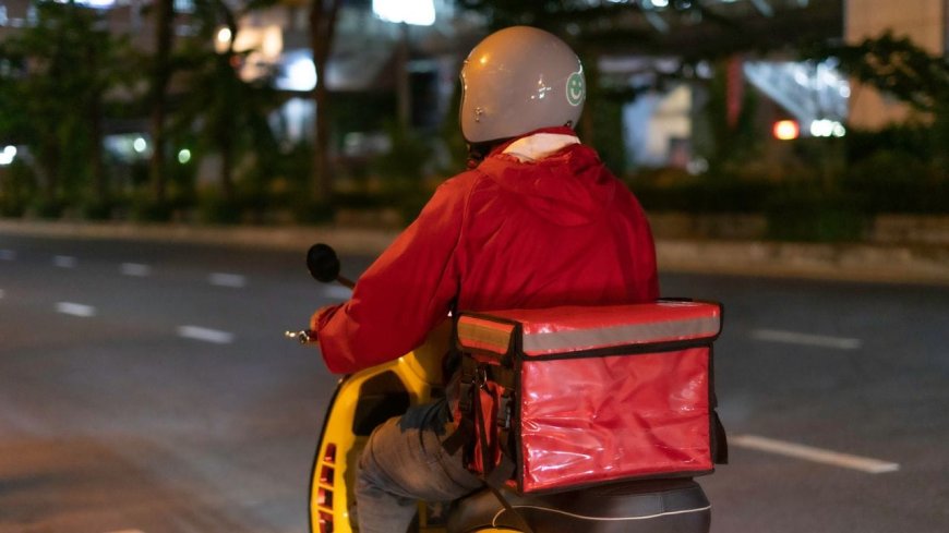 डिलीवरी बॉय के पैन कार्ड पर 9.49 करोड़ का कारोबार… कौन चला रहा है फर्जी कंपनी? चौंकाने वाला खुलासा